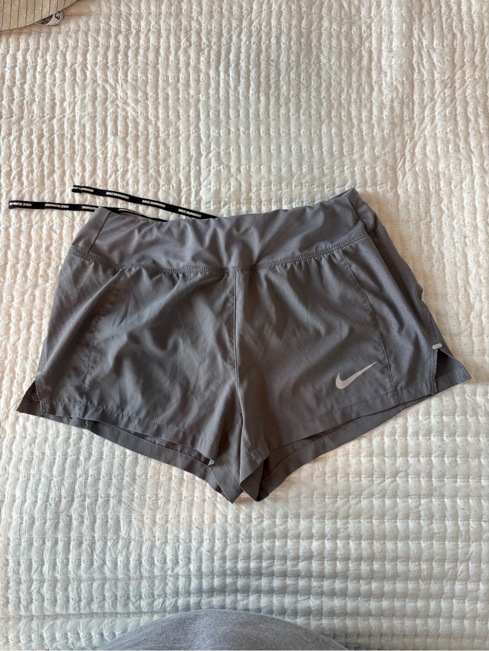 Nike Dri-FIT Women’s Gray Running Shorts Size S Drawstring Zip Back Pocket
